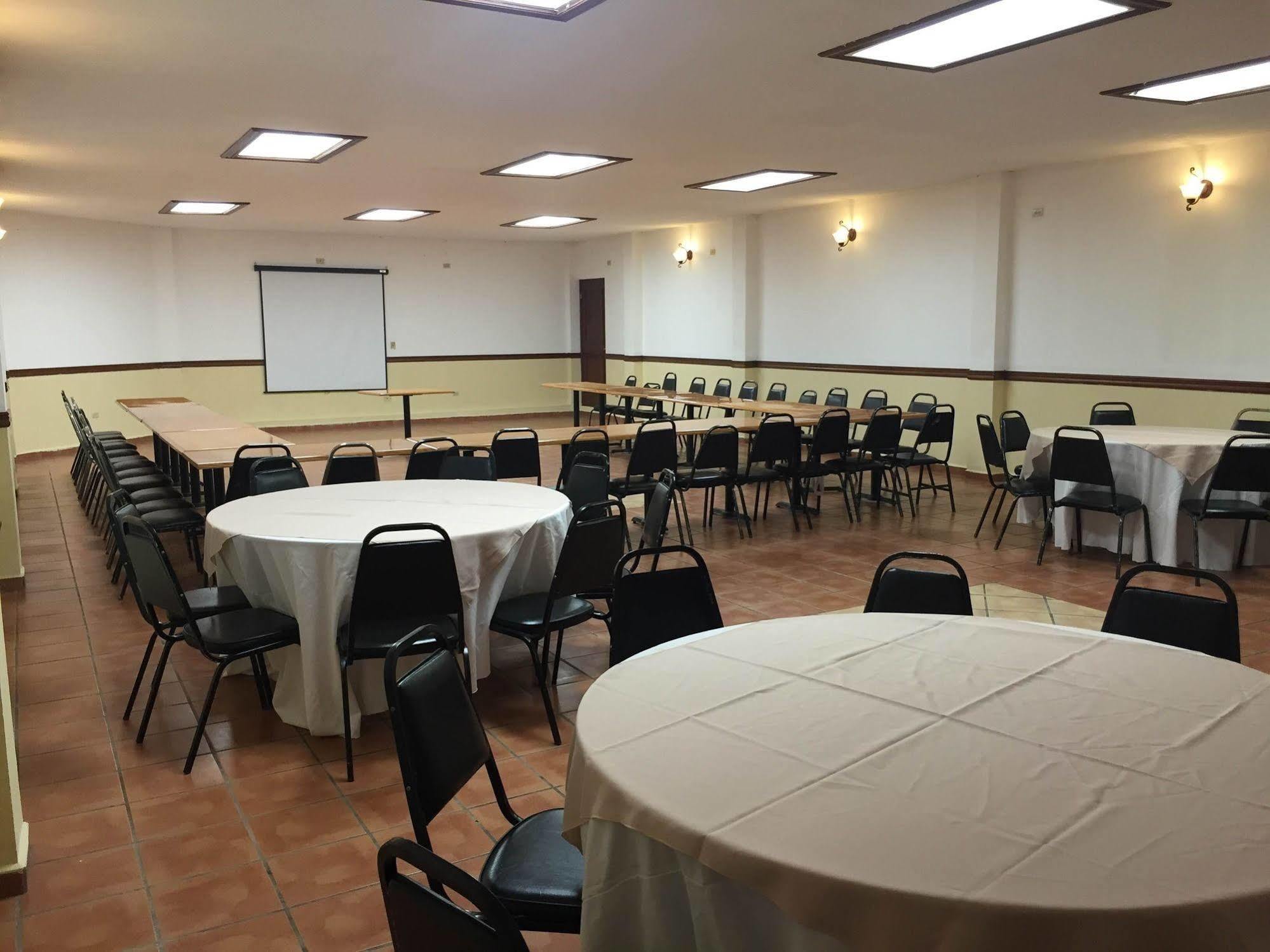 Maria Luisa Inn & Suites Juarez  المظهر الخارجي الصورة